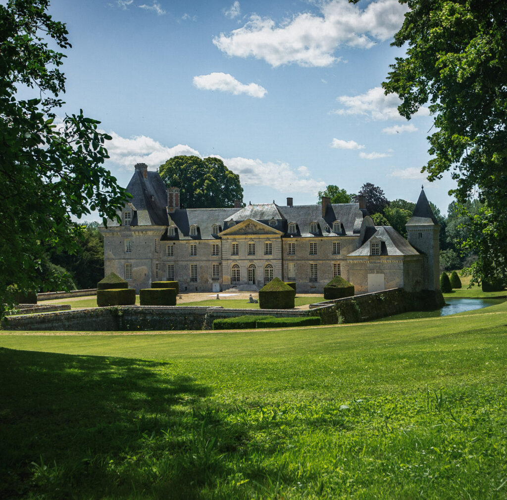 Luxury castle to rent - Castle in Normandy - Castle for luxury wedding - Luxury wedding in France - Deauville Luxury Rental - Noam Normandy - Noam Group - Noam Villas - Noam Private retreats - Castle with services - Luxury hotel Normandy