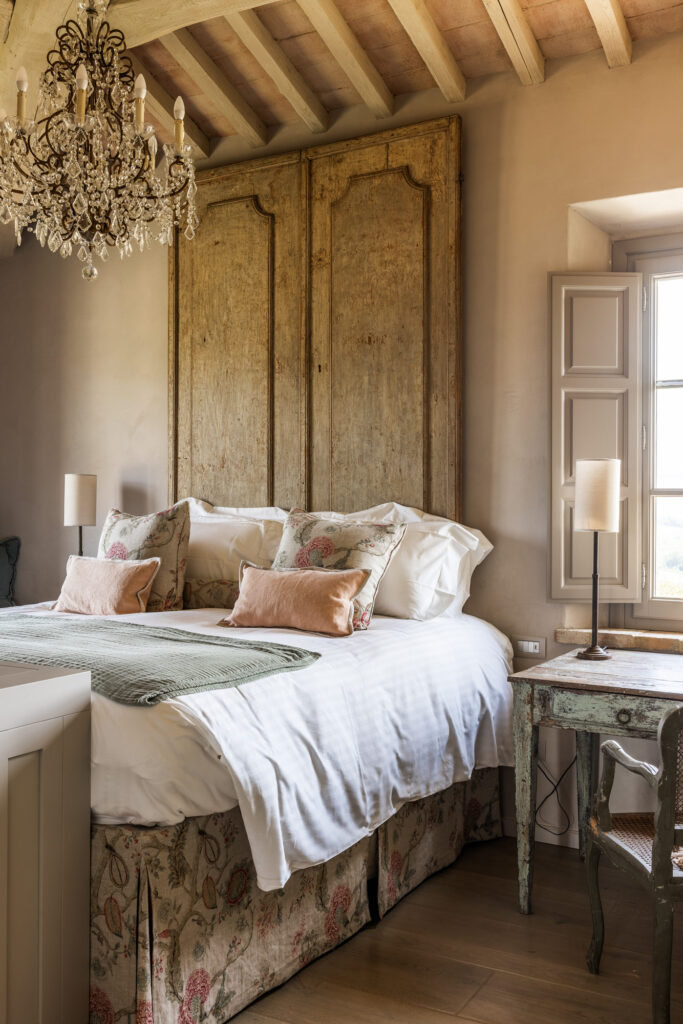 Curated visual reference: Visual Reference: Noam Radicondoli Noam Luxury Villas Rentals Private Retreats